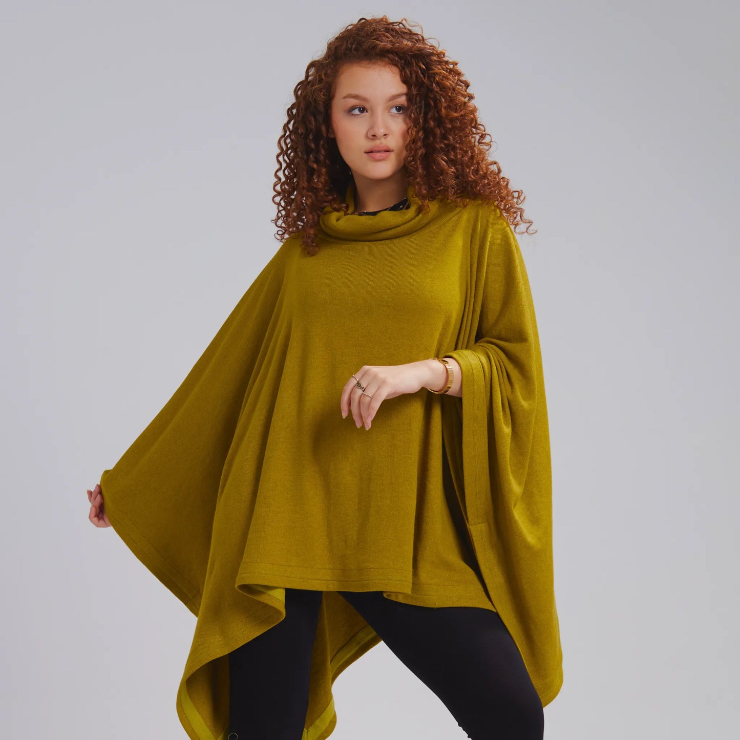 Luxurious cashmere Poncho in green