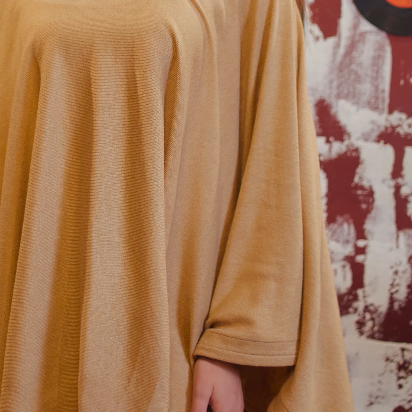 Luxurious cashmere Poncho in beige