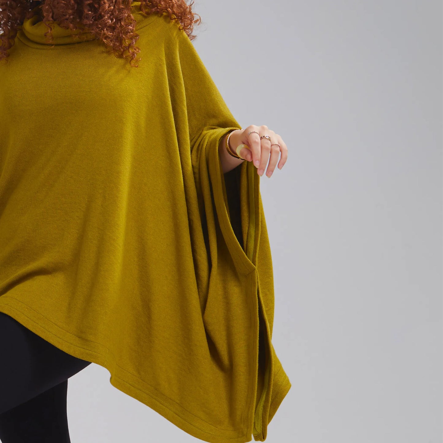 Luxurious cashmere Poncho in green