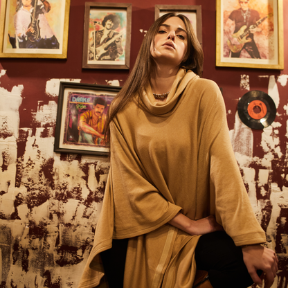 Luxurious Cashmere Poncho In Beige