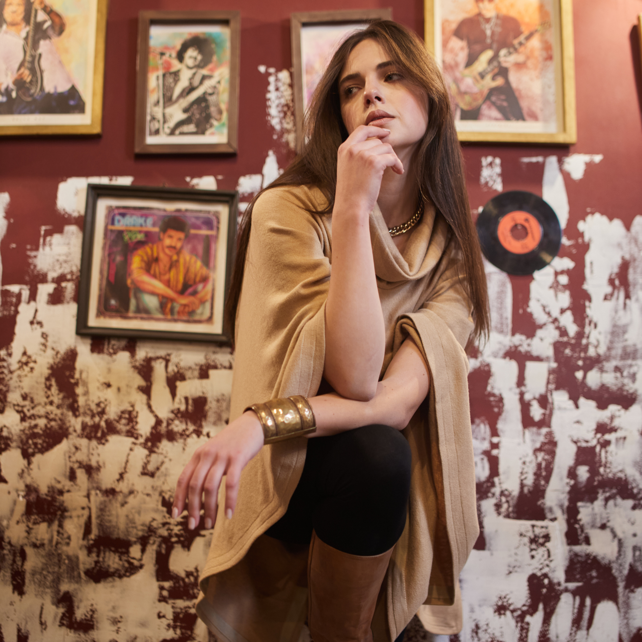 Luxurious cashmere Poncho in beige