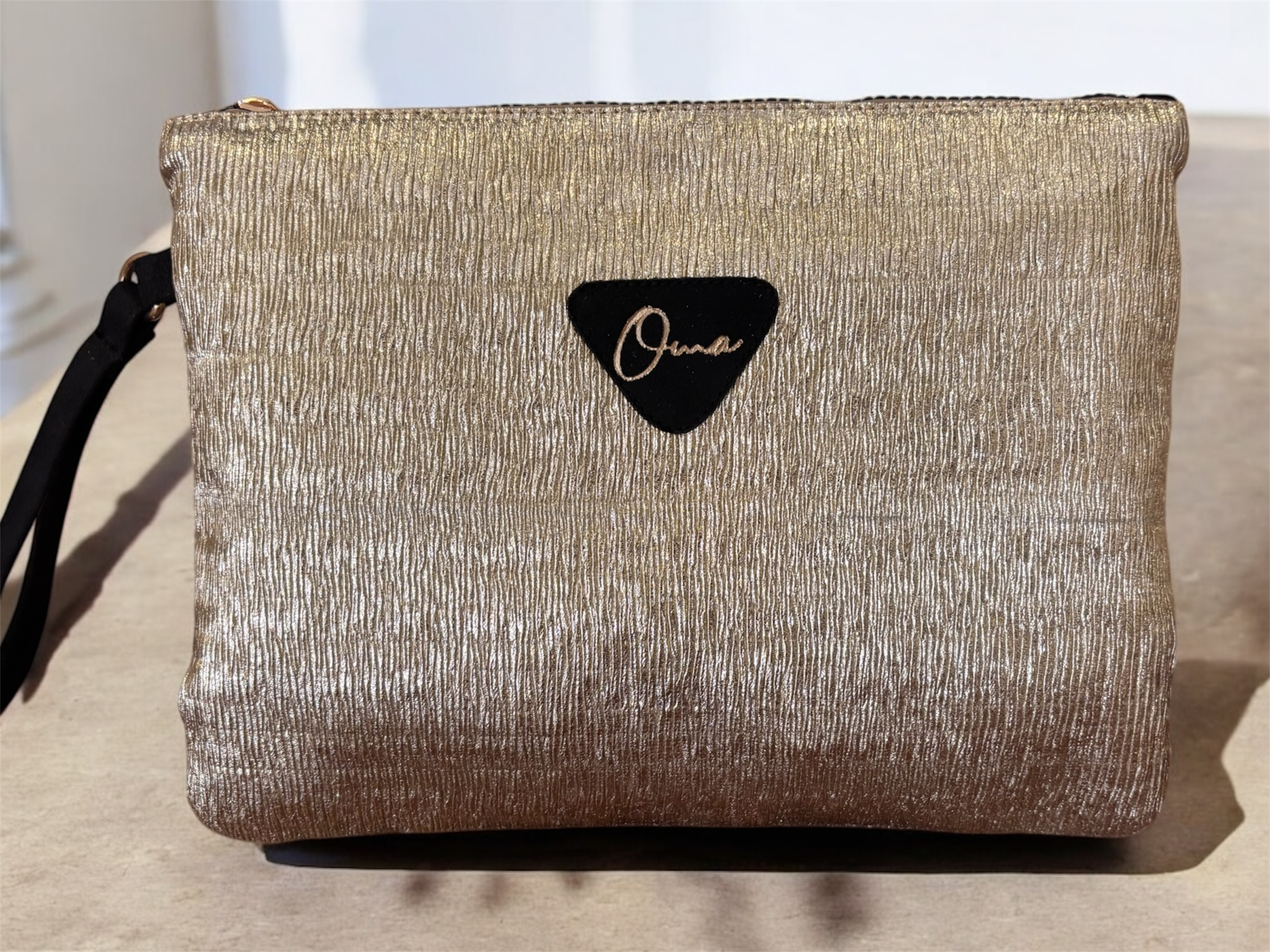 The shining gold clutch